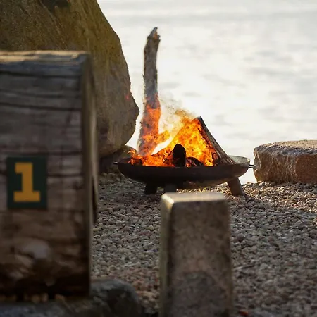 別荘 Osada Swory W Lesie Nad Jeziorem