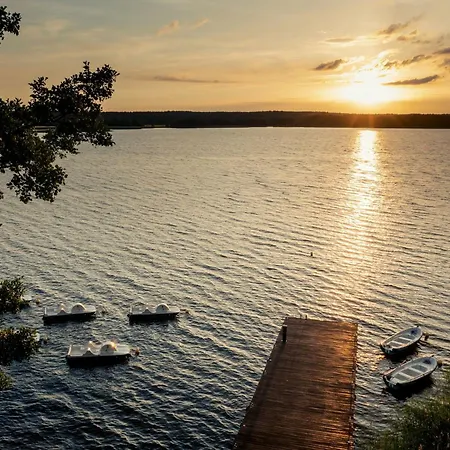 Osada Swory W Lesie Nad Jeziorem * Małe Swornegacie