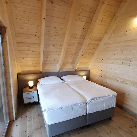 Osada Swory W Lesie Nad Jeziorem 別荘 Małe Swornegacie