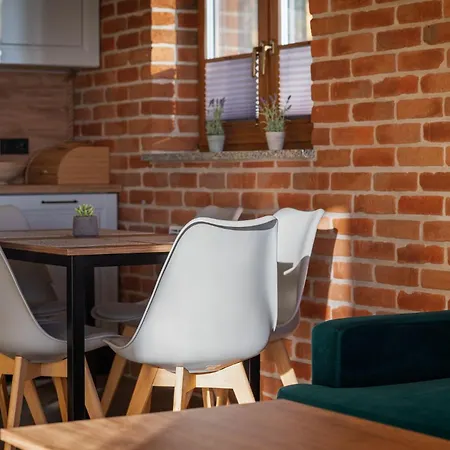 Osada Swory W Lesie Nad Jeziorem 別荘 *