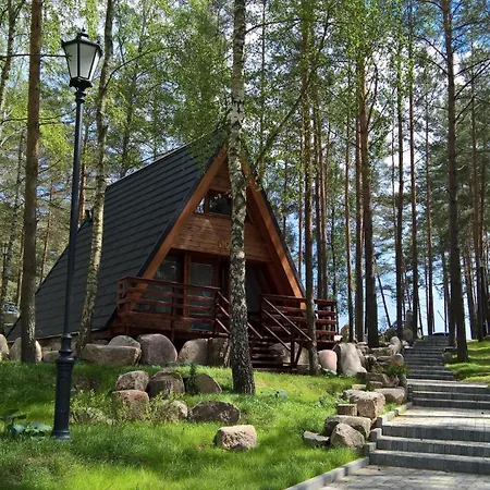 別荘 Osada Swory W Lesie Nad Jeziorem