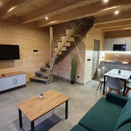 Osada Swory W Lesie Nad Jeziorem Male Swornegacie