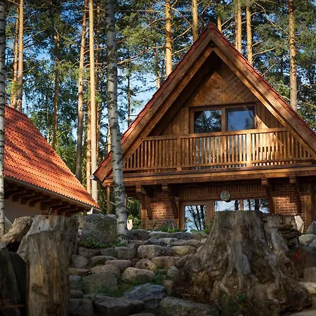 Osada Swory W Lesie Nad Jeziorem Małe Swornegacie