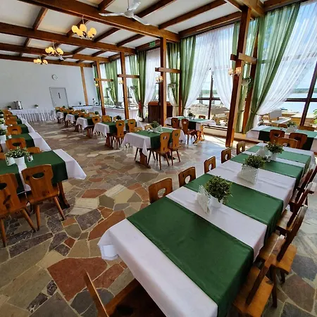 Osada Swory W Lesie Nad Jeziorem Casa vacanze Male Swornegacie