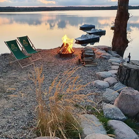 Osada Swory W Lesie Nad Jeziorem Casa vacanze Male Swornegacie