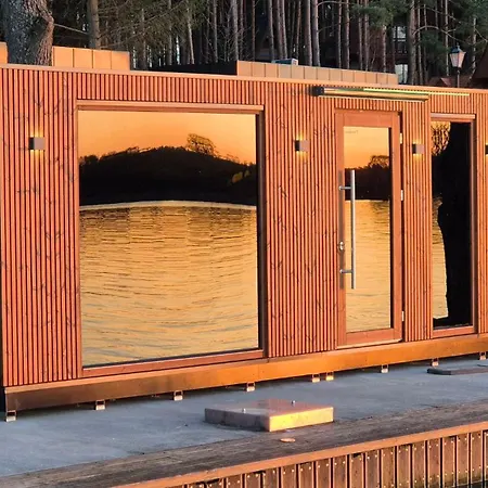 Osada Swory W Lesie Nad Jeziorem Semesterbostad