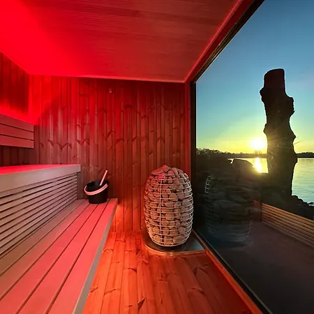 Osada Swory W Lesie Nad Jeziorem * Male Swornegacie