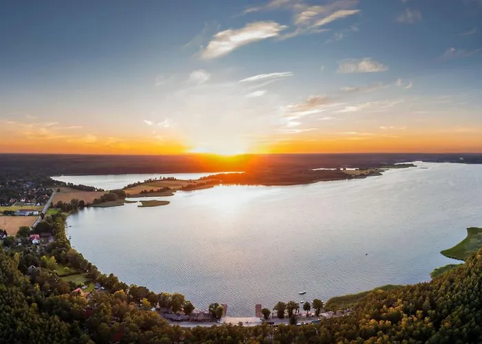 Osada Swory W Lesie Nad Jeziorem * Male Swornegacie