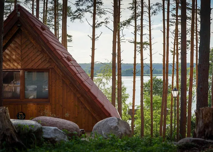 Semesterbostad Osada Swory W Lesie Nad Jeziorem *