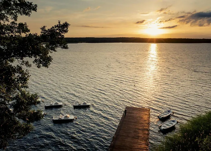 Osada Swory W Lesie Nad Jeziorem * Male Swornegacie