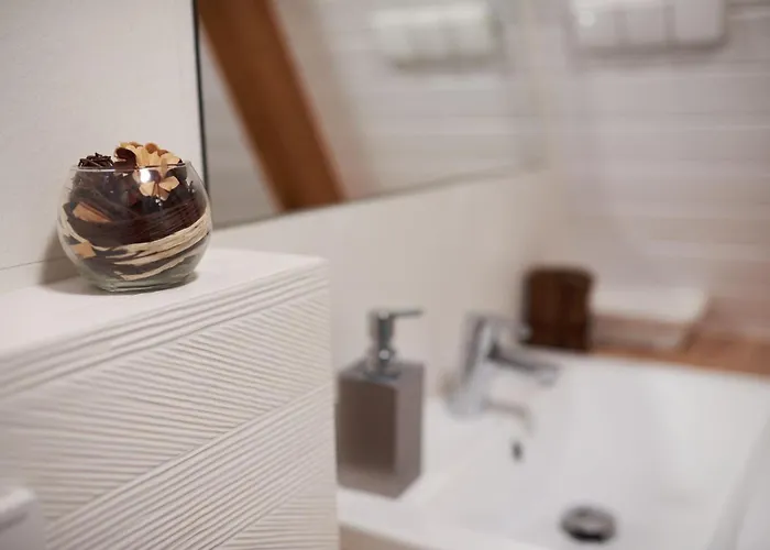 Osada Swory W Lesie Nad Jeziorem Semesterbostad