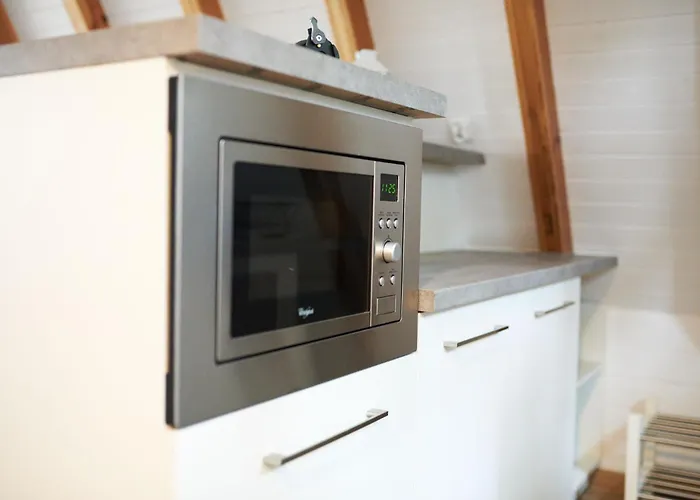 Osada Swory W Lesie Nad Jeziorem * Male Swornegacie