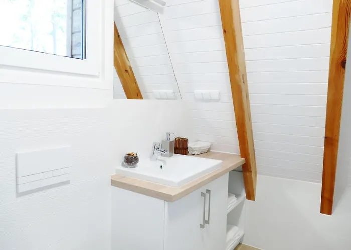 Osada Swory W Lesie Nad Jeziorem Сasa de vacaciones