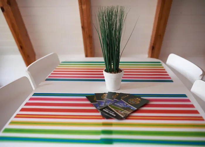 Osada Swory W Lesie Nad Jeziorem Male Swornegacie