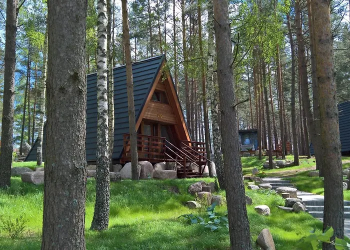 Osada Swory W Lesie Nad Jeziorem * Male Swornegacie