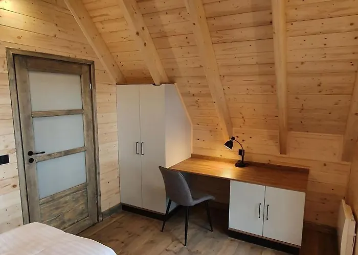 Osada Swory W Lesie Nad Jeziorem Semesterbostad *