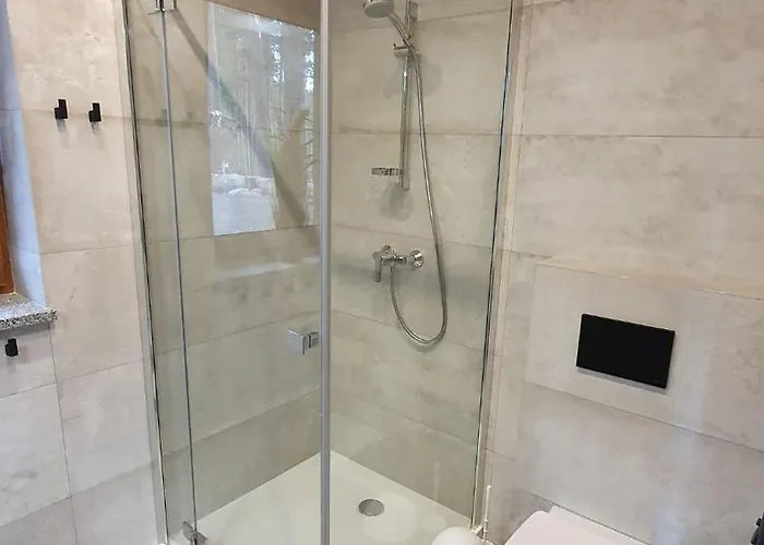 Osada Swory W Lesie Nad Jeziorem Semesterbostad *