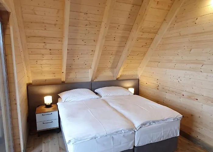 Osada Swory W Lesie Nad Jeziorem Сasa de vacaciones Male Swornegacie