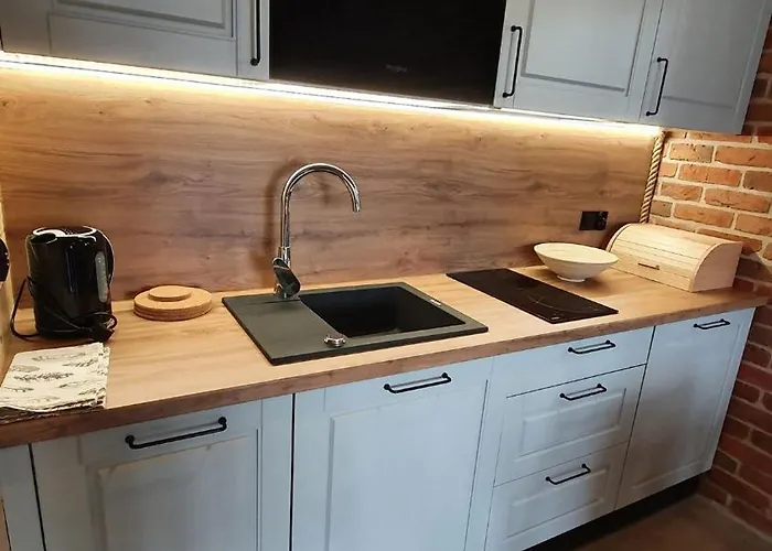 Osada Swory W Lesie Nad Jeziorem Semesterbostad