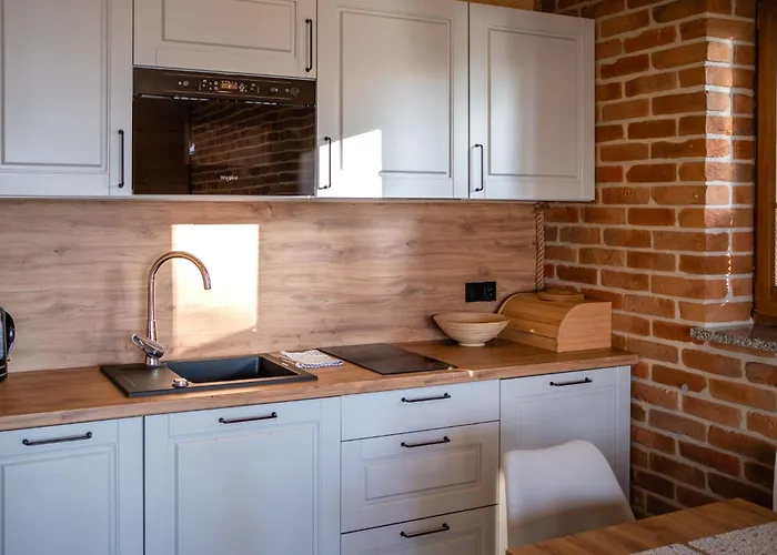 Osada Swory W Lesie Nad Jeziorem Semesterbostad *