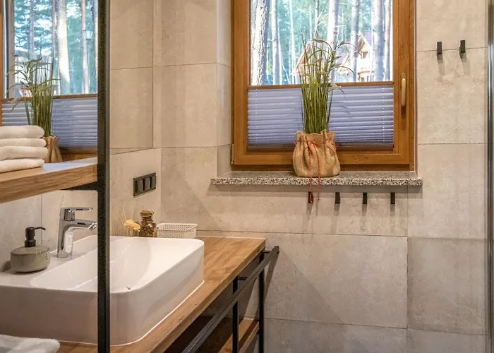 Osada Swory W Lesie Nad Jeziorem * Male Swornegacie