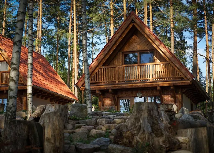 Osada Swory W Lesie Nad Jeziorem Male Swornegacie