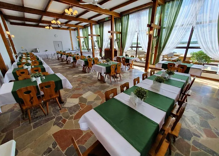 Osada Swory W Lesie Nad Jeziorem Сasa de vacaciones Male Swornegacie