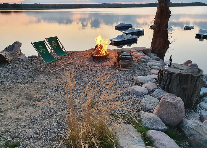 Osada Swory W Lesie Nad Jeziorem Сasa de vacaciones Male Swornegacie