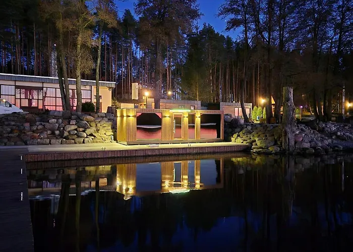 Osada Swory W Lesie Nad Jeziorem Semesterbostad *